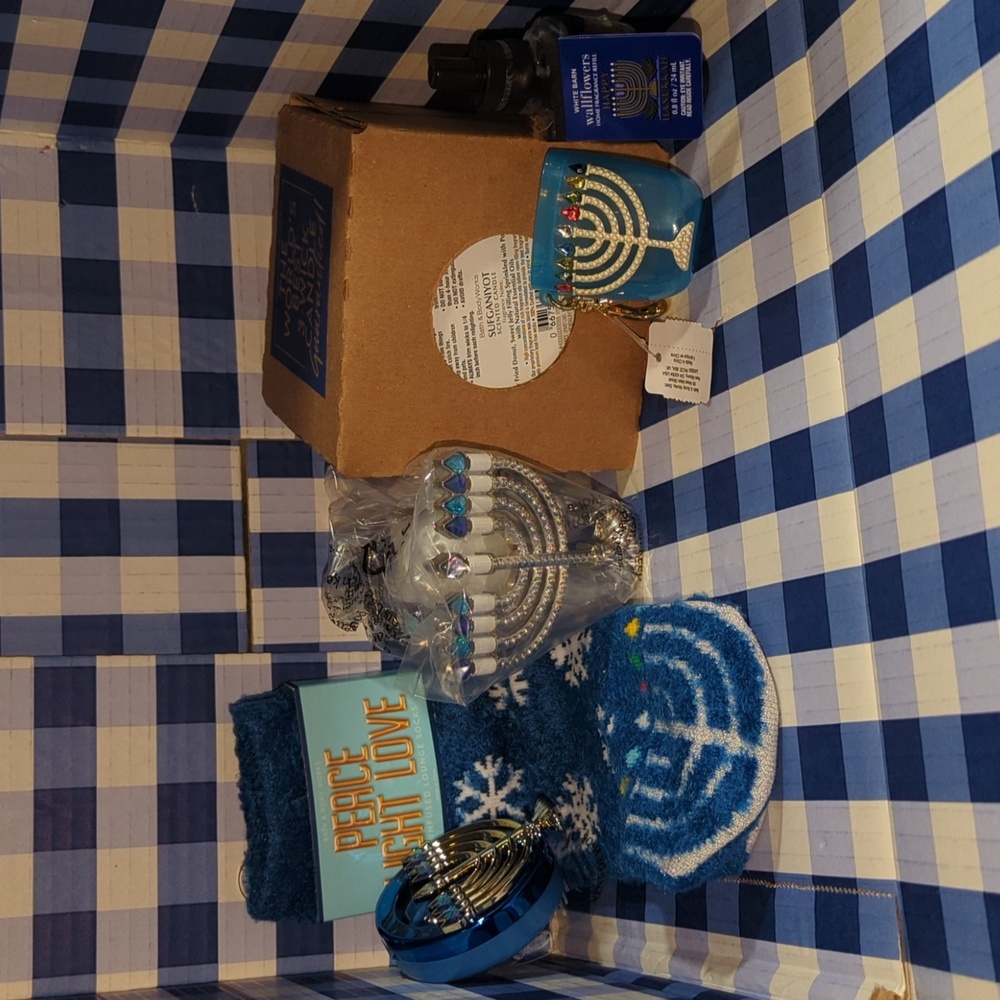Hanukkah Menorah Scents And Decor - Bath And Body Works Set